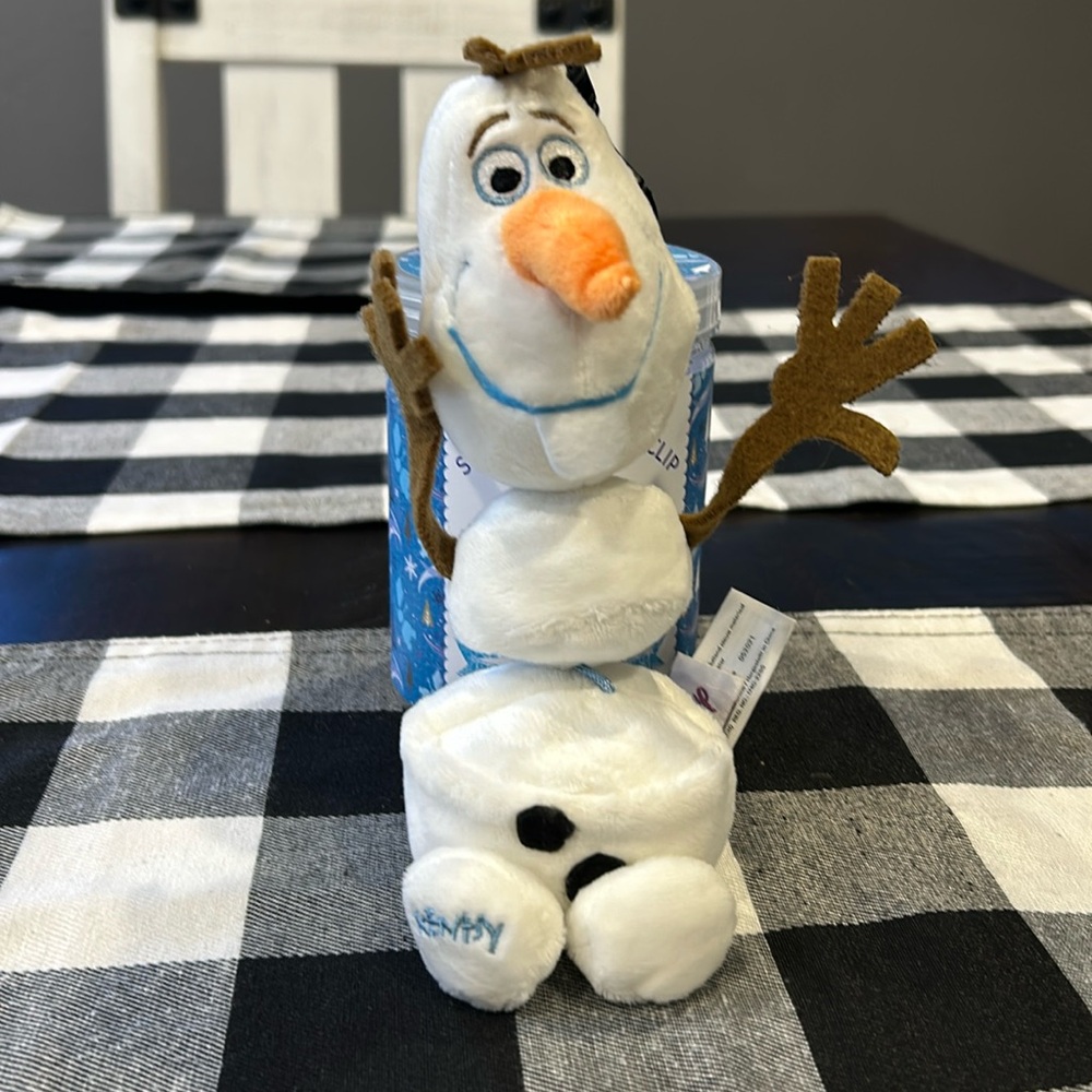 NWT Scentsy Buddy Olaf Clip Warm Hugs
